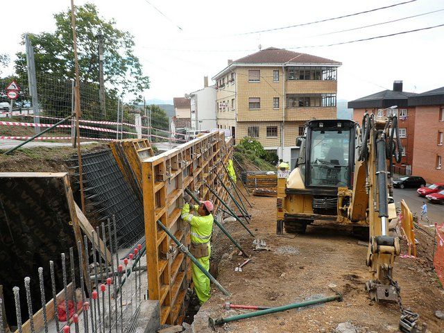 Excavaciones Emilio - Construccin de muro Verdeamor. Tineo - EXCAVACIONES Y TRANSPORTES EMILIO S.L.