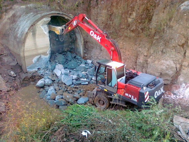 Excavaciones Emilio - Saneamiento en Las Caldas. Bueo - EXCAVACIONES Y TRANSPORTES EMILIO S.L.